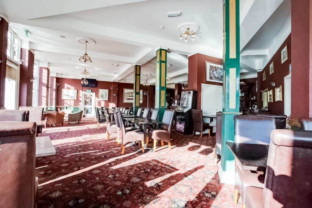 סקגנס Oyo Grosvenor House Hotel מראה חיצוני תמונה