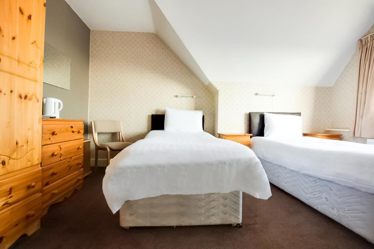 סקגנס Oyo Grosvenor House Hotel מראה חיצוני תמונה