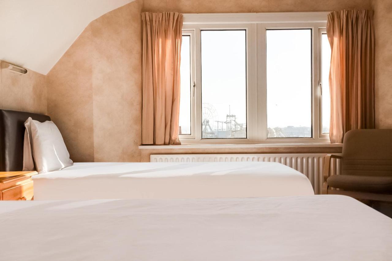 סקגנס Oyo Grosvenor House Hotel מראה חיצוני תמונה