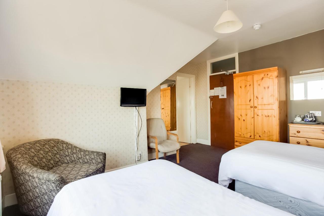 סקגנס Oyo Grosvenor House Hotel מראה חיצוני תמונה