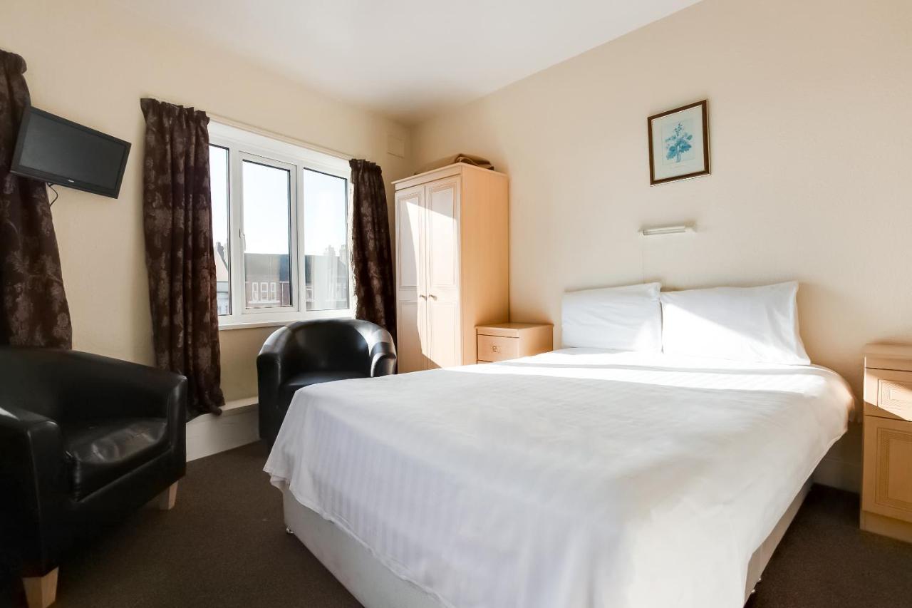 סקגנס Oyo Grosvenor House Hotel מראה חיצוני תמונה