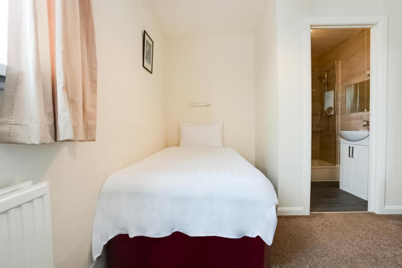 סקגנס Oyo Grosvenor House Hotel מראה חיצוני תמונה