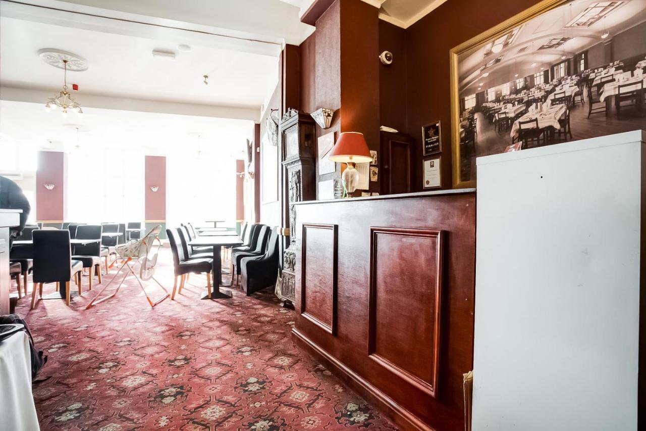 סקגנס Oyo Grosvenor House Hotel מראה חיצוני תמונה