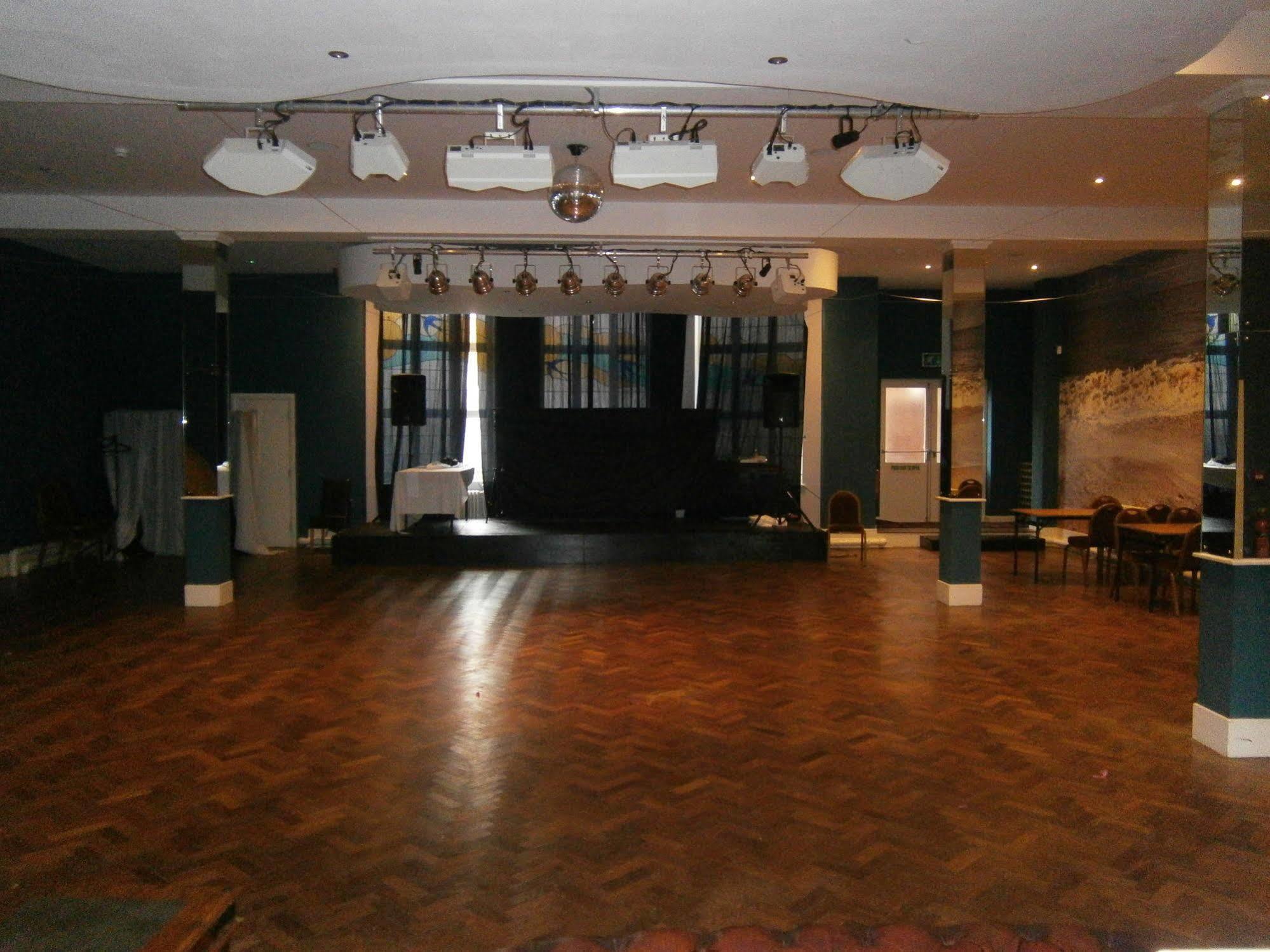 סקגנס Oyo Grosvenor House Hotel מראה חיצוני תמונה
